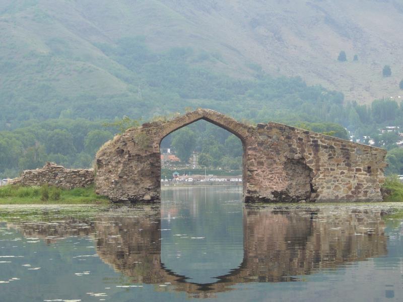 Dal Lake: The gateway to nowhere. (We passed through it)